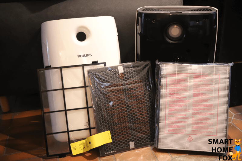 Фильтр предварительной очистки, фильтр HEPA класса H13 и угольный фильтр воздухоочистителя Philips AC2887 расположены в передней части устройства.